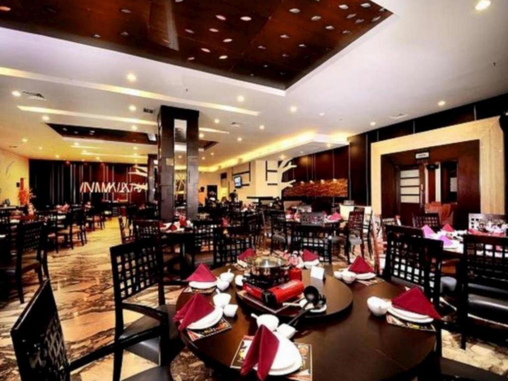 Claro Makassar Hotel & Convention Exterior photo