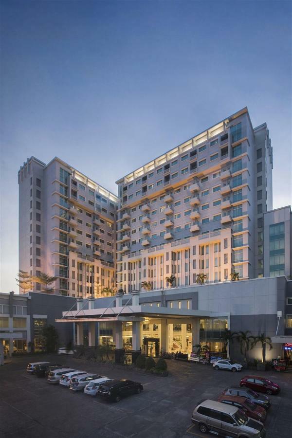 Claro Makassar Hotel & Convention Exterior photo
